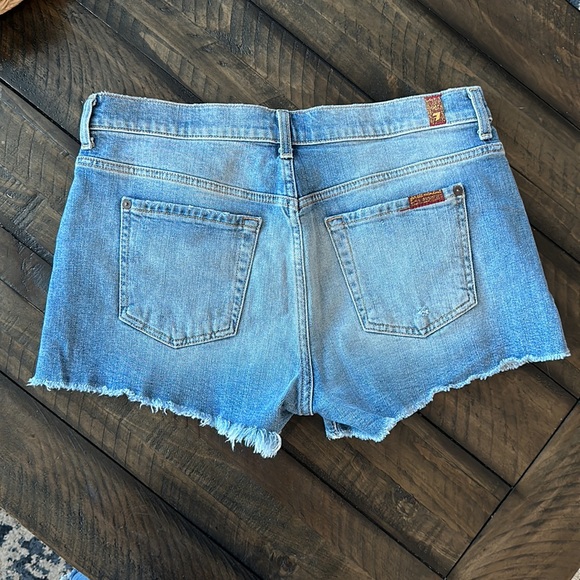 7 For All Mankind Lightly Distressed Beaded Cut off Shorts Soze 28 - Picture 3 of 5